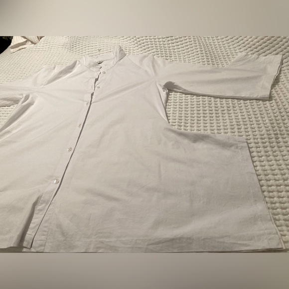 B&K Moda.  White Button Up Tunic Style Blouse. Size 4 - Picture 8 of 13